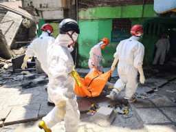 Identifikasi 8 Jenazah Ponpes Ambruk Sidoarjo, DVI Polri Kumpulkan DNA di RS Bhayangkara