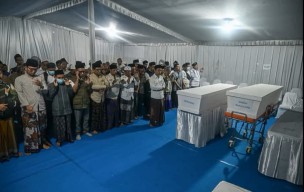 61 Korban Ponpes Ambruk di Sidoarjo Dimuliakan Relawan NU Center Sesuai Syariat Islam