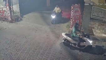 Kurang dari 5 Menit, Pencuri Beratribut Ojol Sabet Motor di Kontrakan Mahasiswa Unair