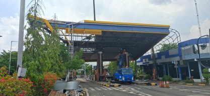 Atap Gerbang Tol Banyuurip Ambruk, Truk Diduga Sebabkan Kecelakaan