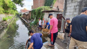 Harmoni SIER dan Warga Rungkut: Gotong Royong Cegah Banjir di Musim Hujan