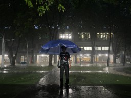 Mikroplastik Ditemukan pada Air Hujan Surabaya, Pakis Gelora Tertinggi