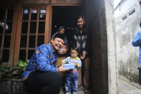 HUT Korpri Mojokerto, Pemkot Beri Bantuan Balita Stunting dan Lansia