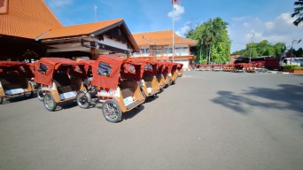 GSN Salurkan Becak Listrik Presiden Prabowo untuk Tukang Becak Lansia di Mojokerto
