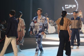 Desainer Veni Rosita Bawa Born Unreveled ke SFP 2025