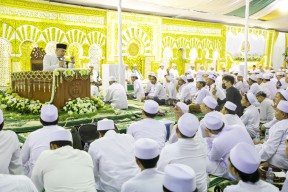 Wali Kota Eri Ajak Ratusan Bonek Berzikir untuk Hari Pahlawan