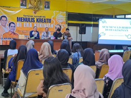 Lewat Seminar Jurnalistik, Adies Kadir Dorong Mahasiswa jadi Influencer Berintegritas