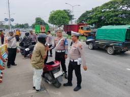 Polres Tanjungperak Gelar Patroli Gabungan di Suramadu, Tertibkan 6 Pengendara Roda Dua