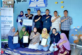 PDS Gelar Pelatihan Pemasaran dan Keuangan untuk UMKM Pesisir Kenjeran   