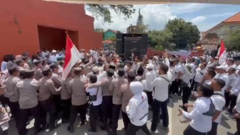 Demo Tolak Pemangkasan ADD di Mojokerto Ricuh, Massa Dorong Polisi