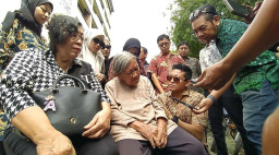 Penghancuran Paksa Rumah Nenek Elina, Polda Jatim Segera Tetapkan Tersangka