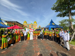 Perluas Jaringan Jemaah, An Namiroh Hadiahi Agen Mobil Fortuner