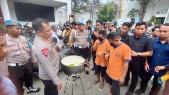 Komplotan Pengoplos Elpiji Subsidi ke Non Subsidi Dibekuk di Surabaya, Raup Untung Rp 2,25 Miliar