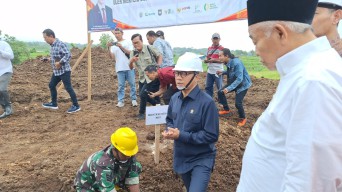 Resmikan KDMP di Pacet Mojokerto, Mendes Soroti Ketersediaan Lahan