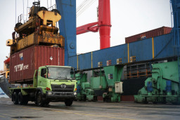 TPK Ternate Catat Pertumbuhan Positif Arus Peti Kemas Sepanjang 2025