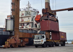 Arus Peti Kemas TPK Bagendang Tumbuh 4 Persen Sepanjang 2025