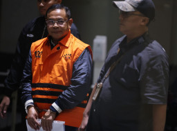 KPK Tetapkan Bupati Pati Sudewo dan Tiga Kepala Desa Tersangka Pemerasan Pengisian Jabatan    