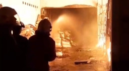 Kebakaran Gudang dan Pabrik Sepatu di Mojokerto, Kerugian 300 Juta