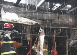 Diduga Korsleting Listrik Toko di Kayoon Surabaya Terbakar, 10 Unit Damkar Diterjunkan