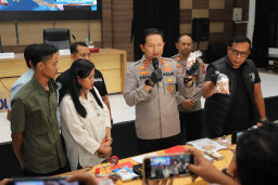 Ringkus Komplotan Pembobol Toko Perhiasan, Polres Magetan Kembalikan Emas Senilai Rp 1 Miliar