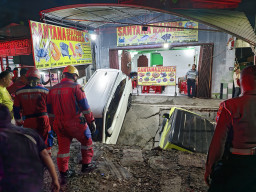 Wali Kota Surabaya Minta Tepi Sungai Tak Digunakan untuk Bangunan dan Lahan Parkir