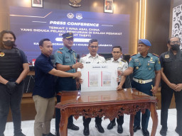 Curi Uang di Pesawat, Dua WNA Asal China Diamankan di Bandara Juanda Surabaya