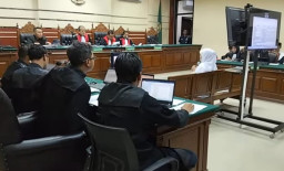 Khofifah di Sidang Korupsi Dana Hibah Jatim: Sampaikan Maaf dan Tegaskan Kooperatif