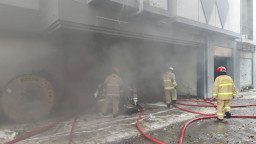 Gudang Belakang Hi Tech Mall Surabaya Terbakar, 13 Mobil Damkar Dikerahkan