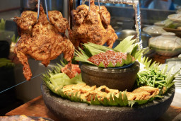 Ingin Nikmati Hidangan Khas 7 Negara saat Buka Puasa? Tempat di Surabaya Ini Bisa Jadi Pilihan