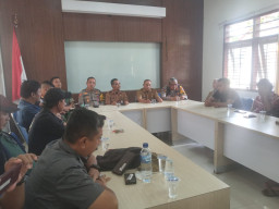 Tolak Pergantian Pj Kades, Warga Patemon Jember Geruduk Kantor Camat Pakusari