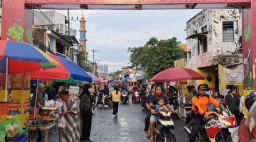 Kampung Ramadan Gebang Putih Surabaya Diserbu, UMKM Raup Omzet Signifikan