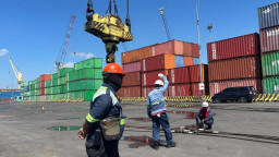 Operasional Dermaga Jamrud Selatan Surabaya Kembali Normal Pasca Insiden Kapal Pacific 88