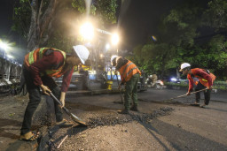 Selama Ramadan, Pemkot Tambah Tim untuk Perbaikan Jalan Berlubang di Surabaya