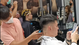 Jelang Imlek, Salon di Surabaya Diserbu Pelanggan