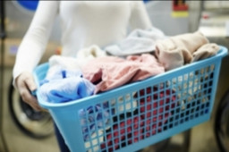 Cara Rawat Pakaian saat Musim Hujan Agar Tak Bau dan Tahan Lama Menurut Pakar