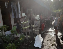 Ular Sanca 3 Meter Gegerkan Warga Putat Gede Surabaya