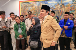 Meski Cuaca Buruk, Ribuan Mahasiswa Hadiri Pelantikan HMCJ