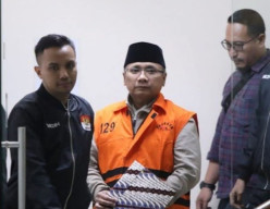 Penampakan Eks Menag Yaqut Cholil Ditahan KPK: Tangan Diborgol, Lebaran Dipenjara