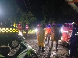 Hujan Lebat Angin Kencang, Jalur Pantura Probolinggo-Situbondo Macet 10 Kilo Meter