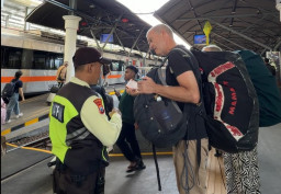 Kereta Api Jadi Transportasi Favorit Turis Berwisata di Jatim saat Libur Lebaran