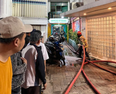 Kampung Ketandan Terbakar, Pengunjung Jalan Tunjungan Heboh