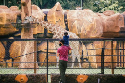 Kebun Binatang Surabaya Membludak saat Libur Lebaran, Ini yang Jadi Favorit Anak-anak