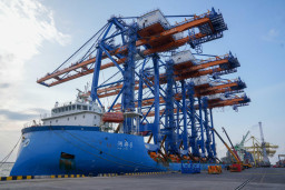 Pelindo Tambah 4 Quay Container Crane di Terminal Peti Kemas Semarang