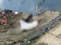 Bayi Laki-laki Ditemukan Tewas Terbungkus Kresek di Sungai Asemrowo Surabaya