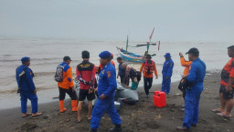 Waspada Anomali Cuaca, Satpolairud Polres Probolinggo Imbau Warga Berhati-hati  ‎