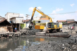 Tekan Banjir, Pemkot Segera Tertibkan Bantaran Kali Krembangan