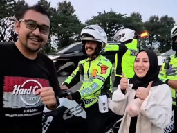 Momen Panik Pemudik Cewek Tertinggal Keluarga di Tol Cipali, Endingnya Bikin Ngakak