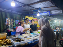 Mencicipi Kelezatan Penyetan di Warung Pegasus Surabaya: Pekerjanya Tunarungu, Pelayanannya Terbaik