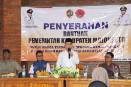 Longsor Pendam Pipa dan Tandon Warga, Pemkab Mojokerto Salurkan Bantuan bagi 146 Warga Gondang