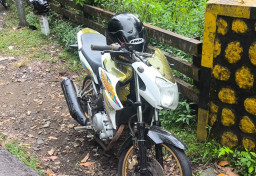 Pria yang Tewas di Jembatan Cangar Tinggalkan Motor dan Sandal
